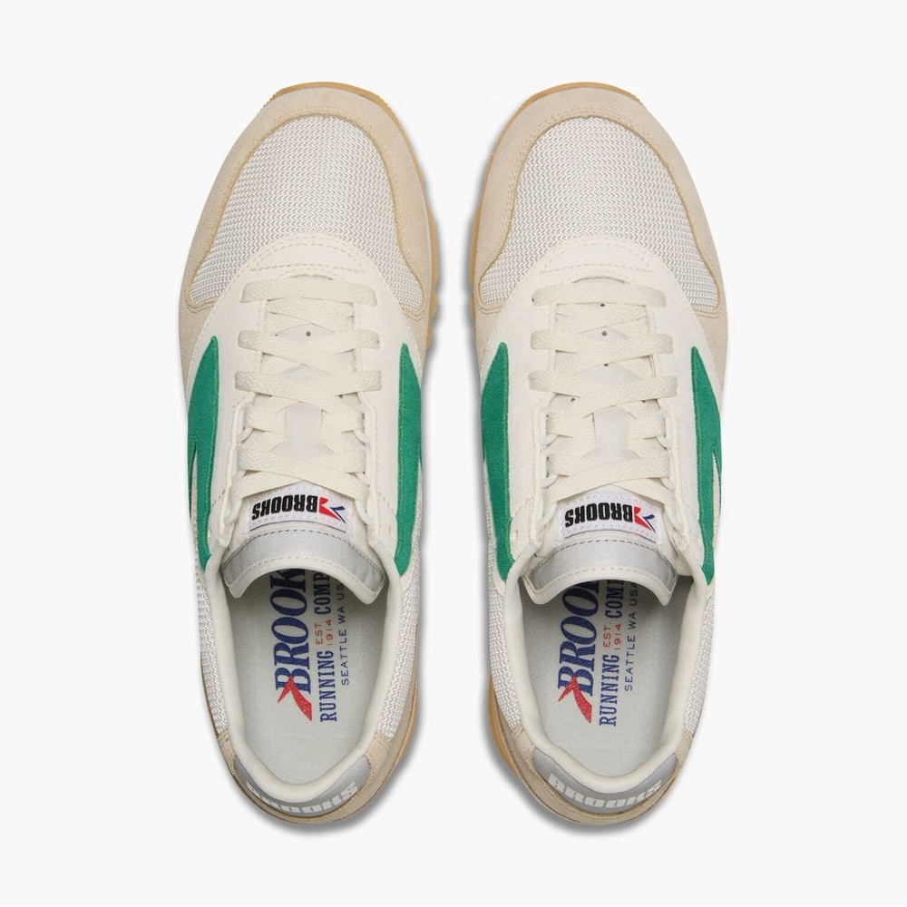 Brooks Men's chariot White and Green Sneakers size 9.5 medium/D